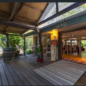 The Wake-up Call & Retreats - Noosa Hinterland Guest house